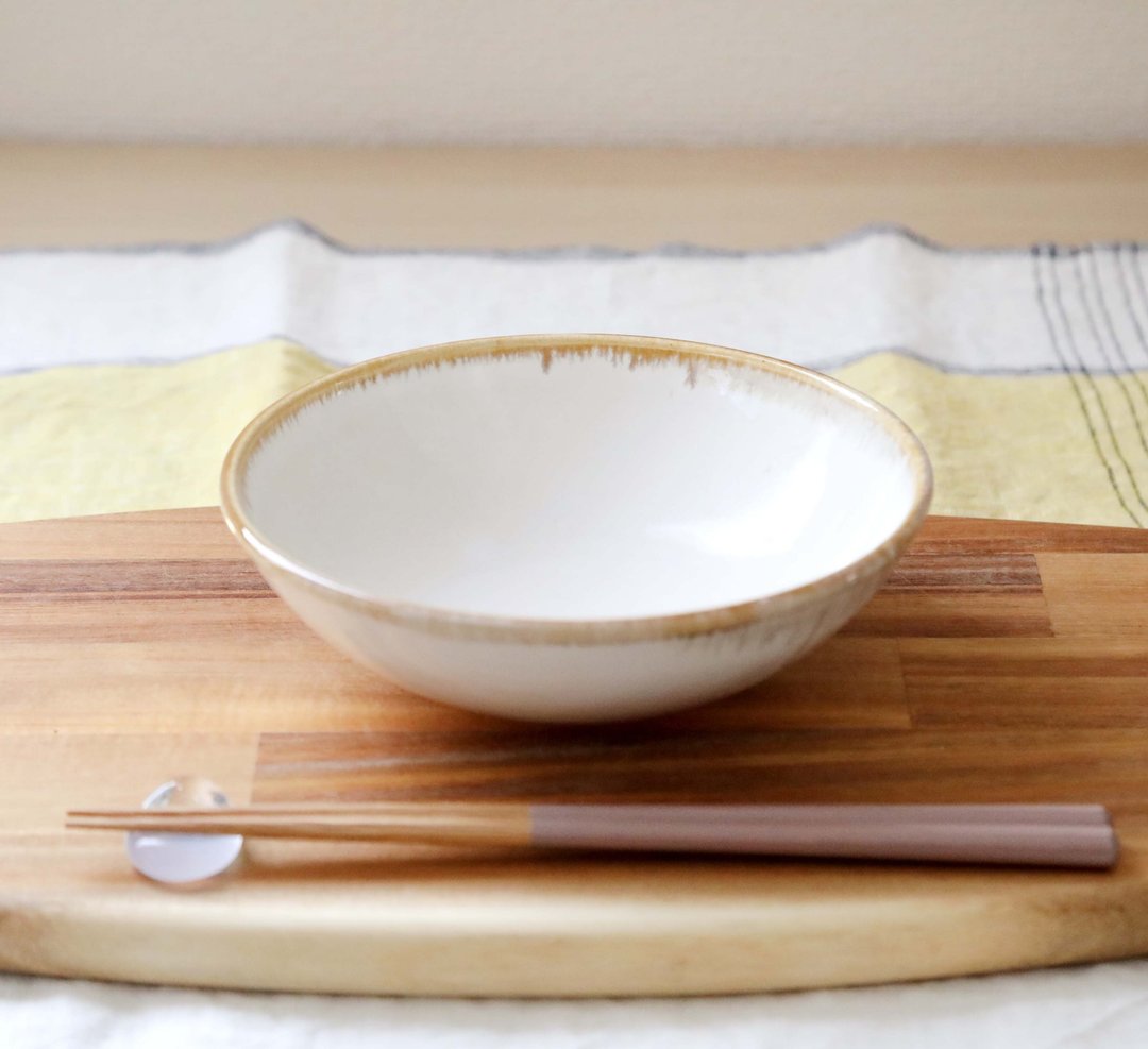 光泽白釉碗 琥珀色边缘 - 碗 - 陶 白色