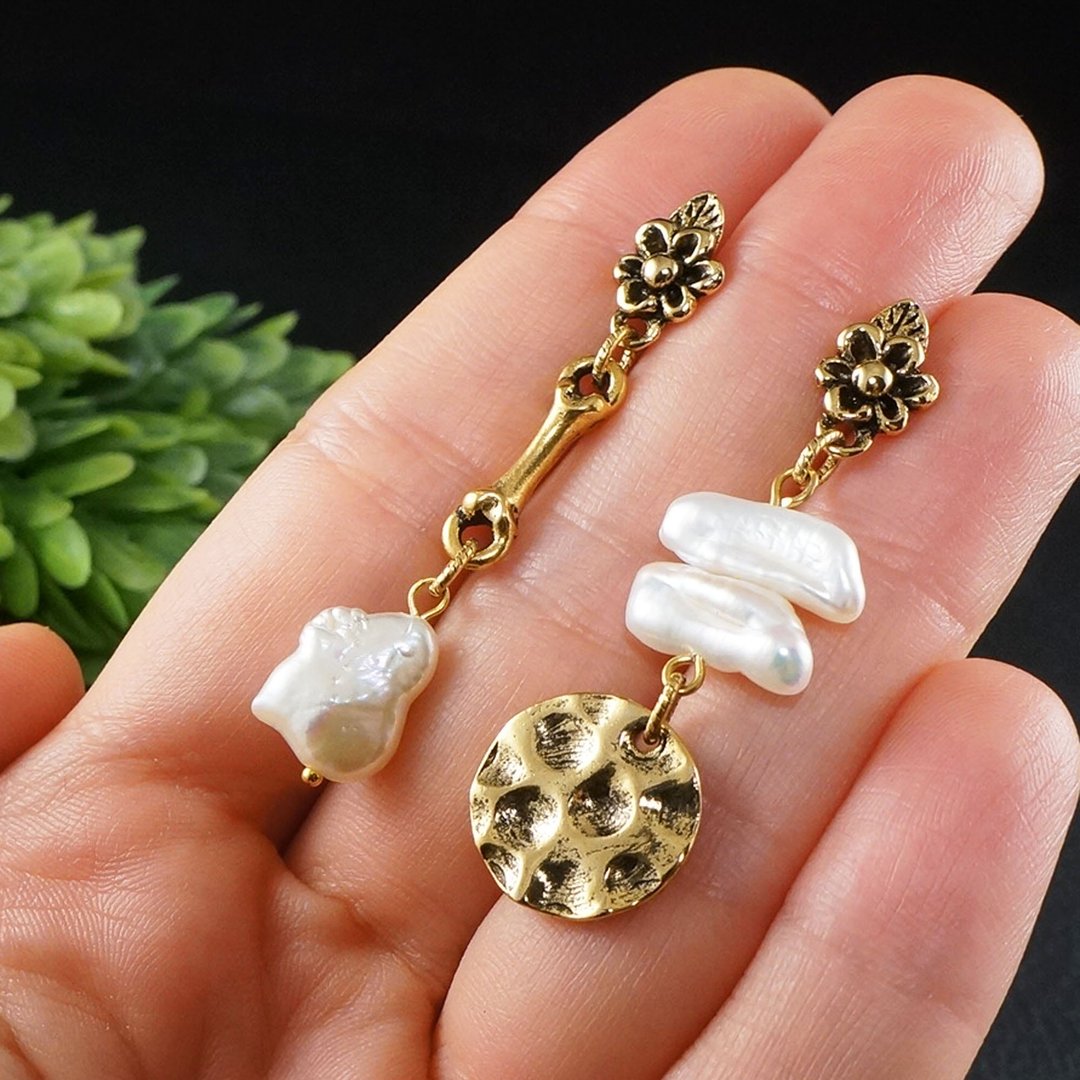 White Biwa Baroque Pearl Gold Flower Large Long Asymmetric Earrings Jewelry Gift - 耳环/耳夹 - 珍珠 白色