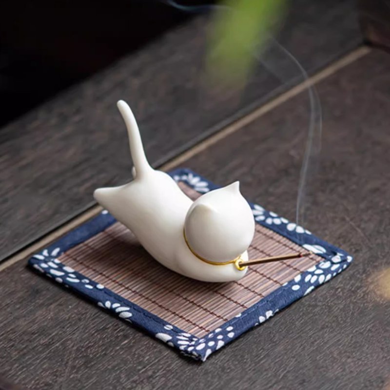 【圣诞节礼物】上香小猫香插+天然花调线香│陶瓷线香立座抽奖 - 香薰/精油/线香 - 植物．花 