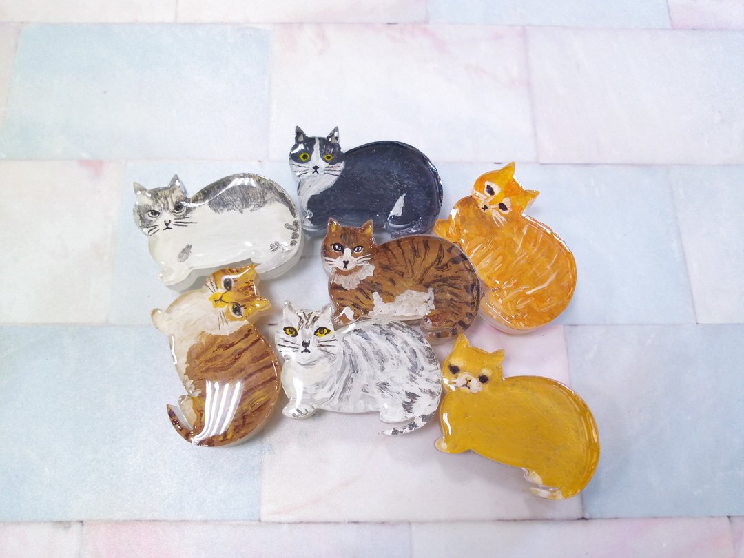 【定制】手绘猫咪磁铁 / 别针 - 订制抱枕/饰品 - 塑料 