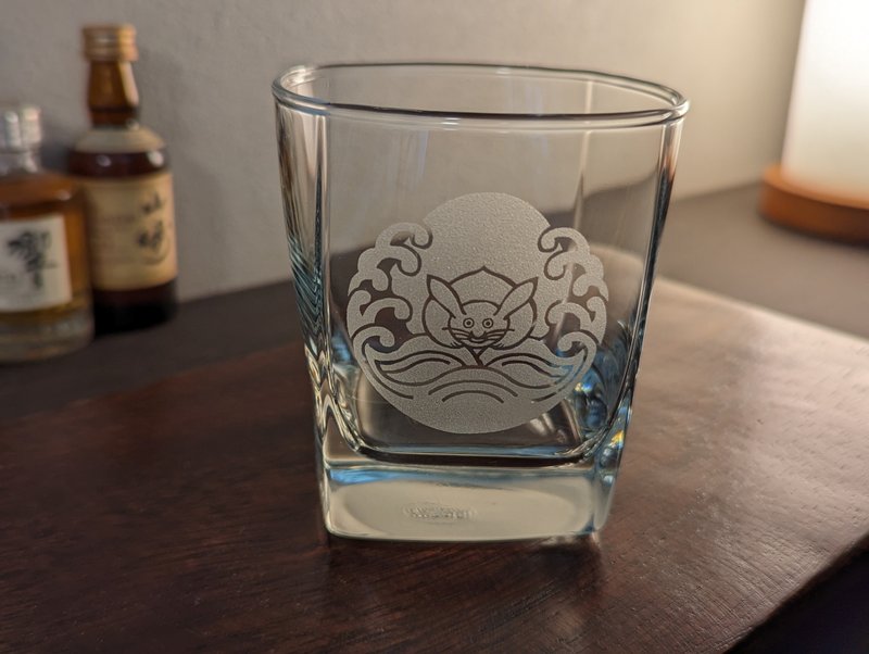 岩石玻璃上的波浪、月亮和兔子 - 玻璃杯 - 玻璃 透明