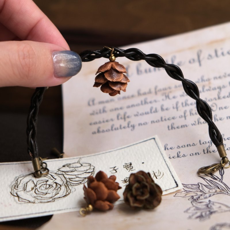 皮革 台湾铁杉球果 编织手链 - 手链/手环 - 真皮 咖啡色