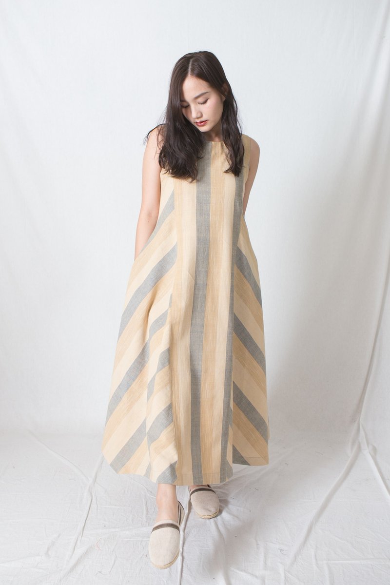Sleeveless dress in hand-woven cotton. - 洋装/连衣裙 - 棉．麻 黄色