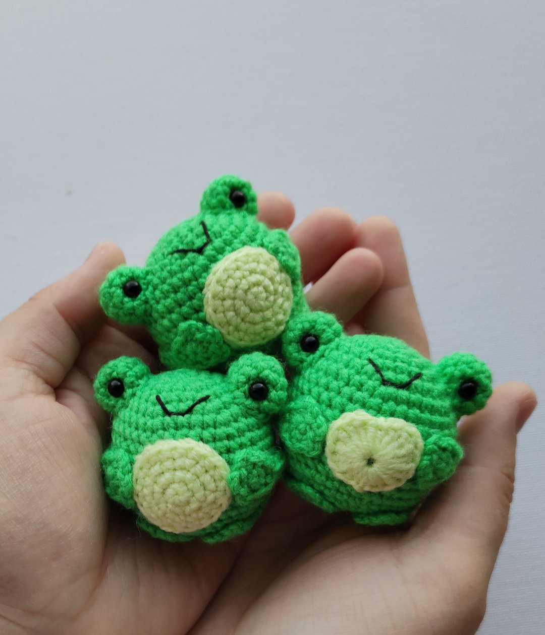 Crochet pattern frog, frog plush, crochet frog, amigurumi frog pattern - Logo 设计/图案设计 - 其他材质 