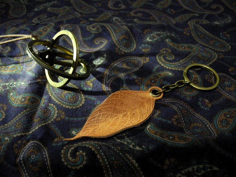 一叶知秋 / 真皮树叶造型钥匙圈 吊饰 - 钥匙链/钥匙包 - 真皮 咖啡色