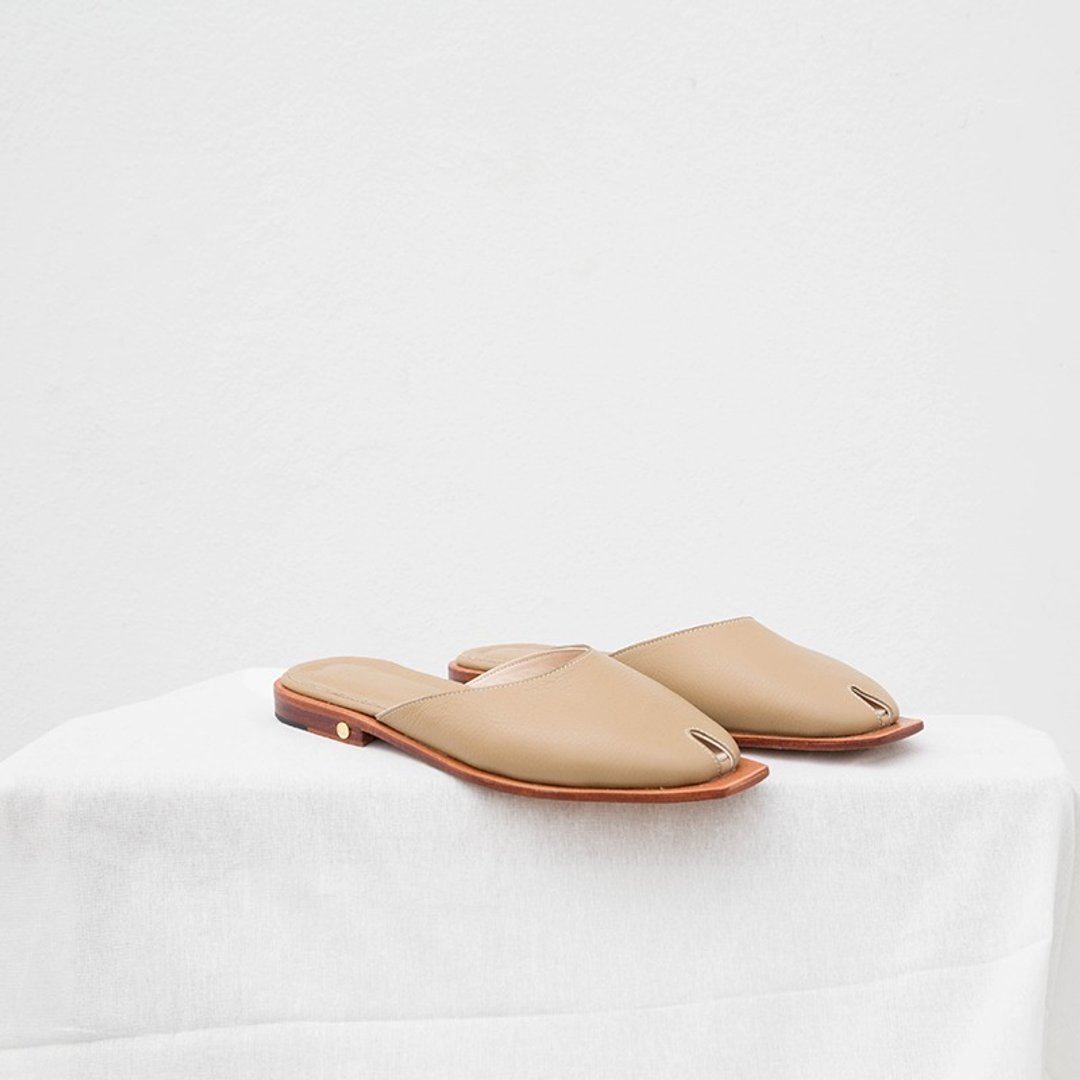 0.5 THE ARCH SANDALS / NUDE - 男女凉鞋 - 真皮 咖啡色