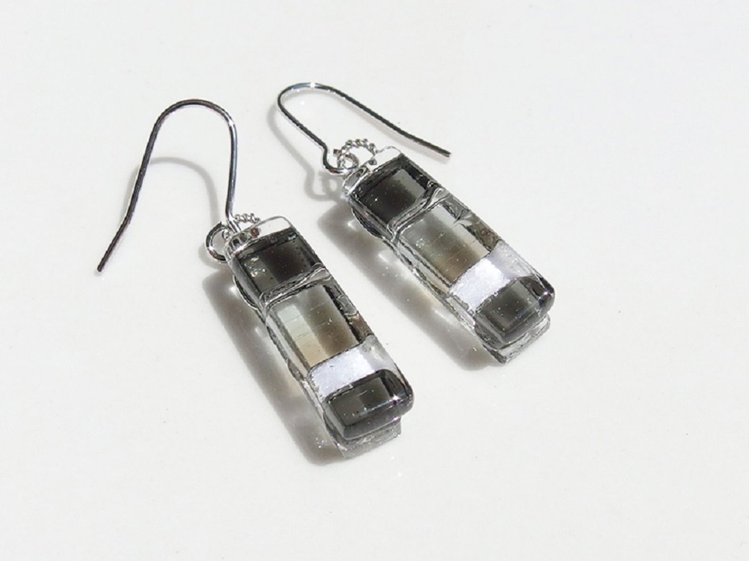 Fragrant glass (Kaoru [monochrome]) Aroma earrings / Clip-On[Choice of metal fittings] [Made to order] - 耳环/耳夹 - 玻璃 灰色