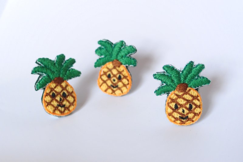 可爱食物系列 I 凤梨小队员 I 刺绣 心口针 扣针 胸针 别针 - 胸针 - 绣线 黄色