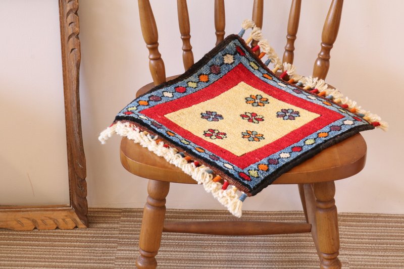 Ivory x Blue x Red Handwoven Carpet Cushion size Wool Plant dyeing - 地垫/地毯 - 其他材质 白色