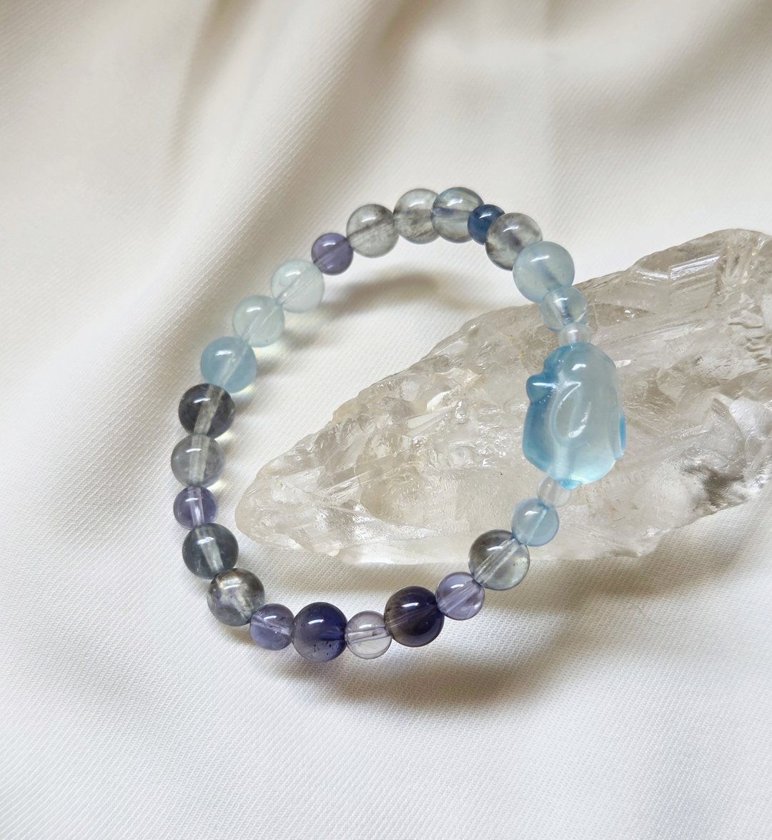 Sharlie/黑爆闪海蓝宝 海蓝宝兔 堇青石/冷静沟通 疗愈 水晶手链 - 手链/手环 - 宝石 蓝色