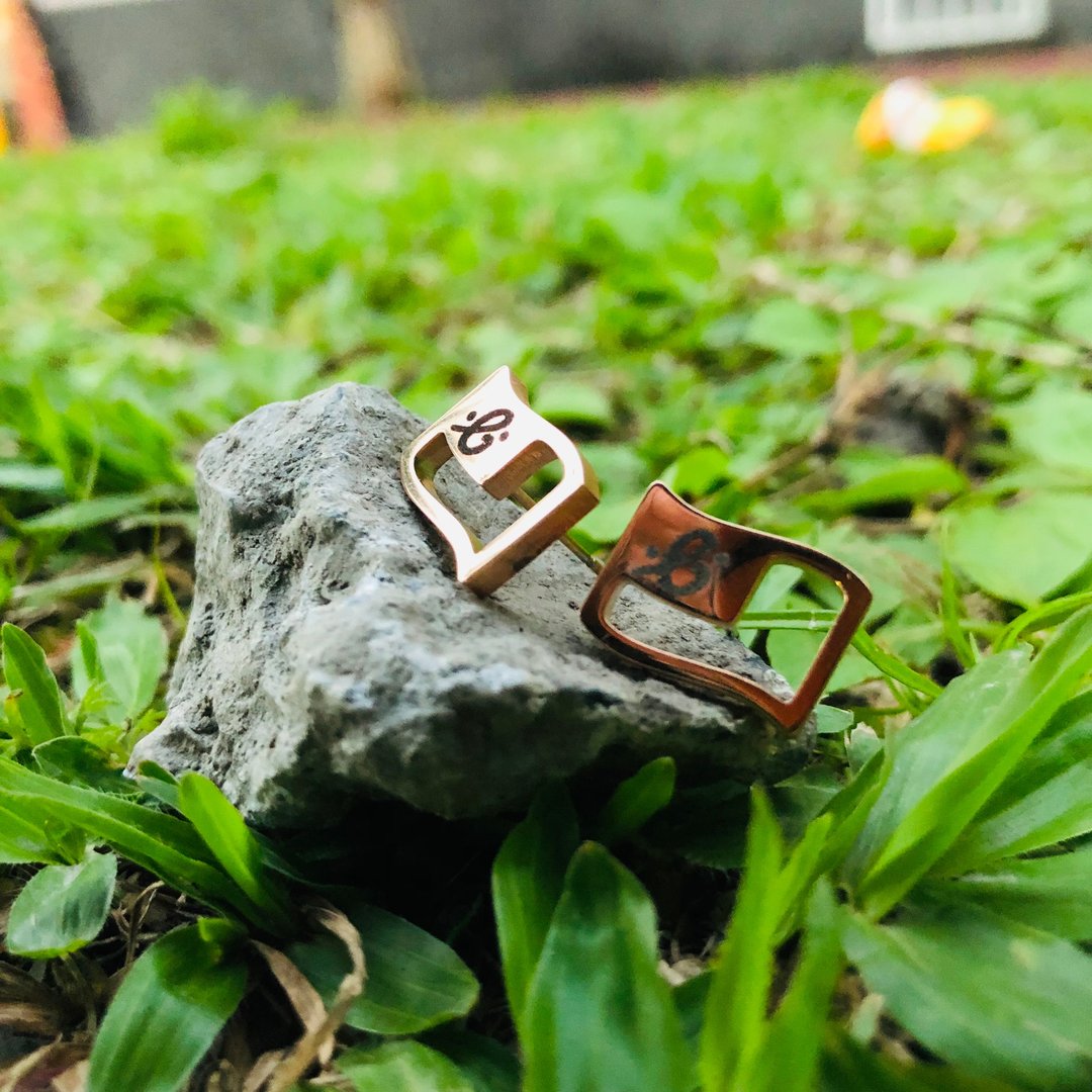 台湾小国旗 玫瑰金耳针 原创插画 金属造型切割耳环 - 耳环/耳夹 - 其他材质 