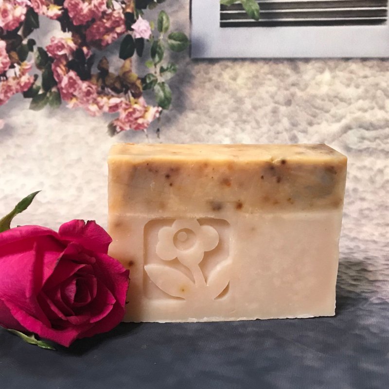 恋恋玫瑰/玫瑰纯露/玫瑰果粉 - 肥皂/手工皂 - 其他材质 粉红色