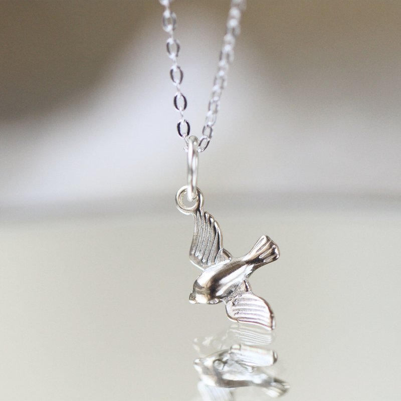 飞翔的燕。925纯银项链。可爱小鸟项链  女生礼物 情人礼物 毕业 - 项链 - 纯银 银色