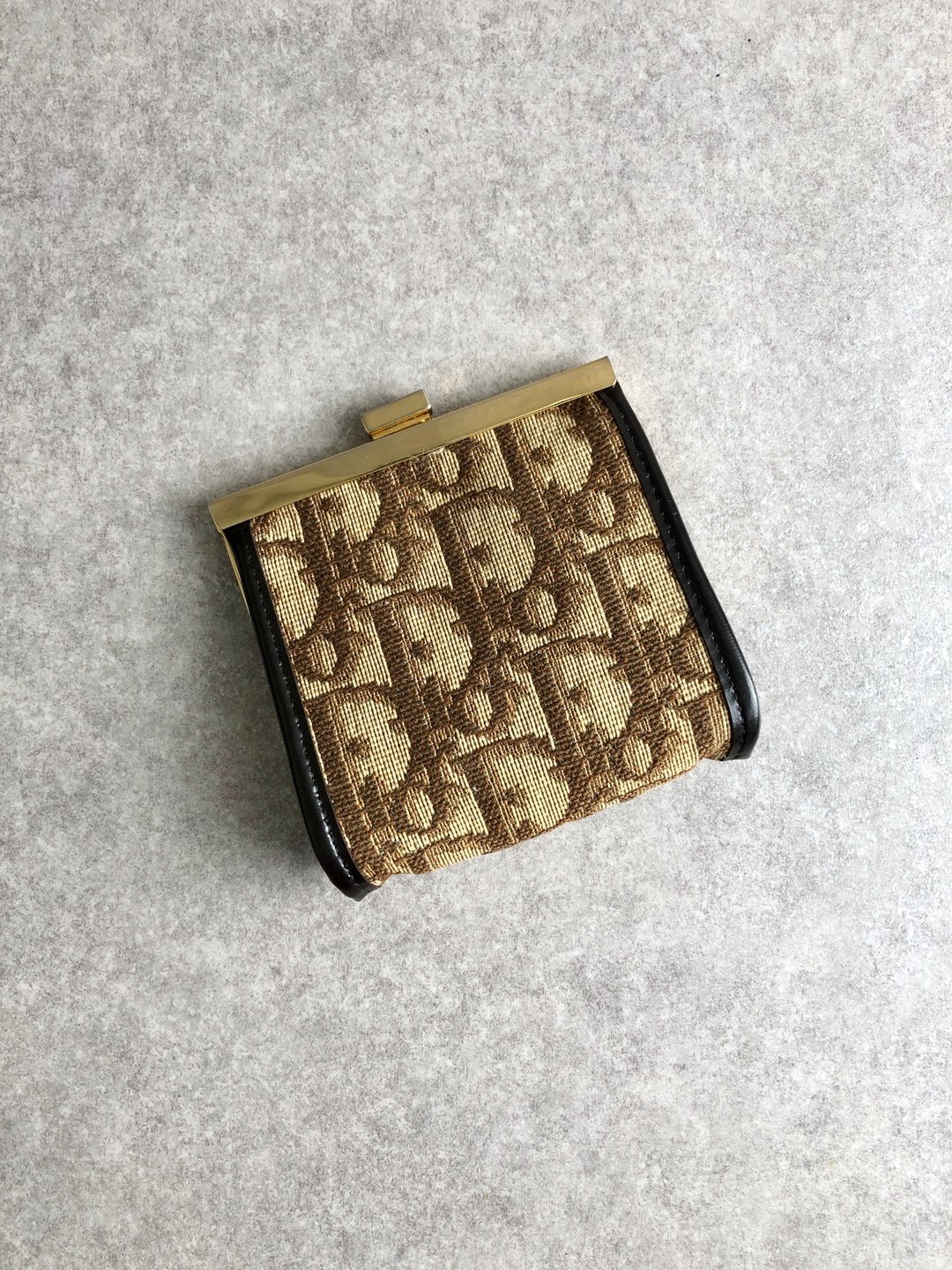 【 VintageShop solo 日本直送中古包专卖店 】Christian Dior 缇花 零钱包 棕色 压纹 复古 mtshiw - 皮夹/钱包 - 棉．麻 咖啡色