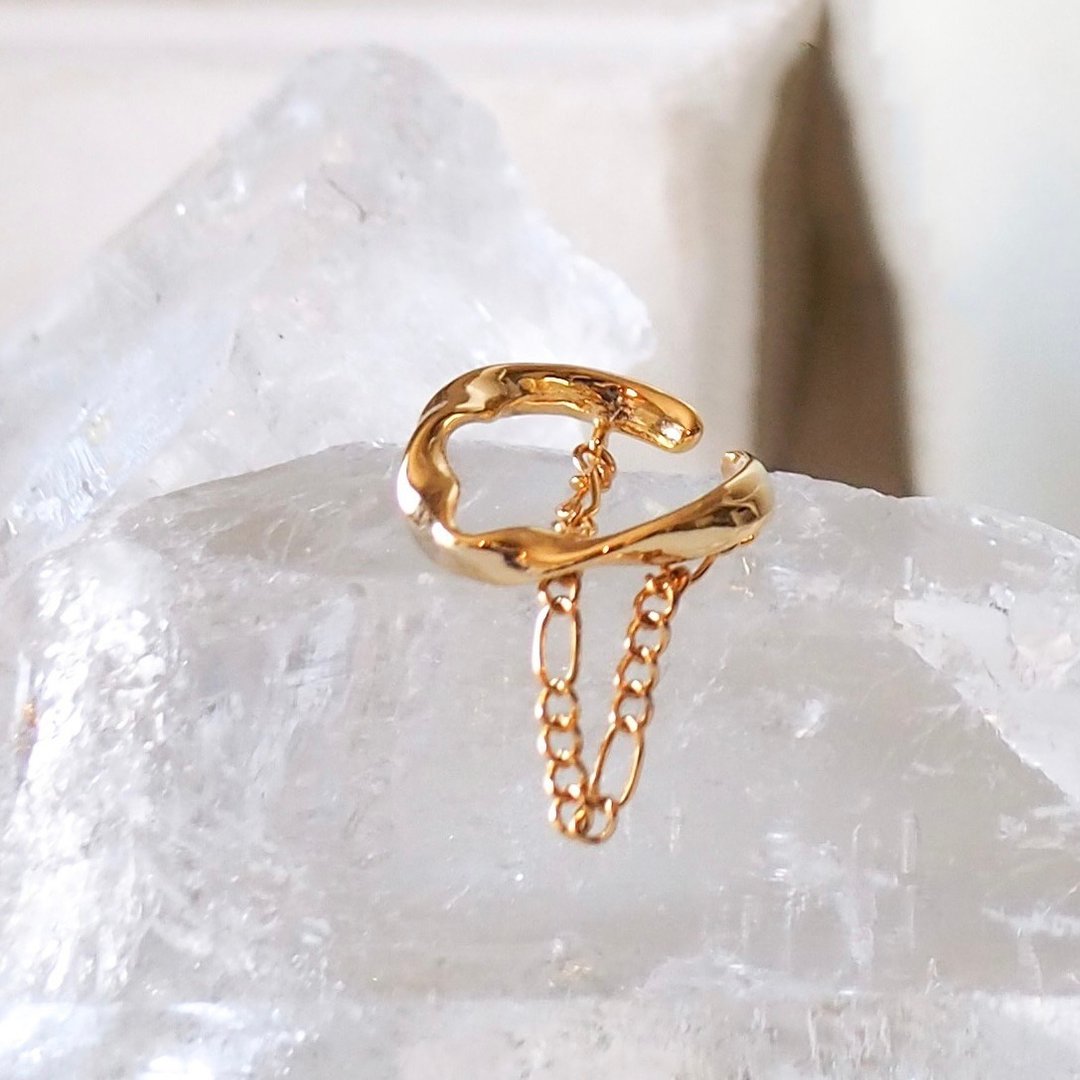 Twist hoop earcuff (an earring) - 耳环/耳夹 - 铜/黄铜 金色