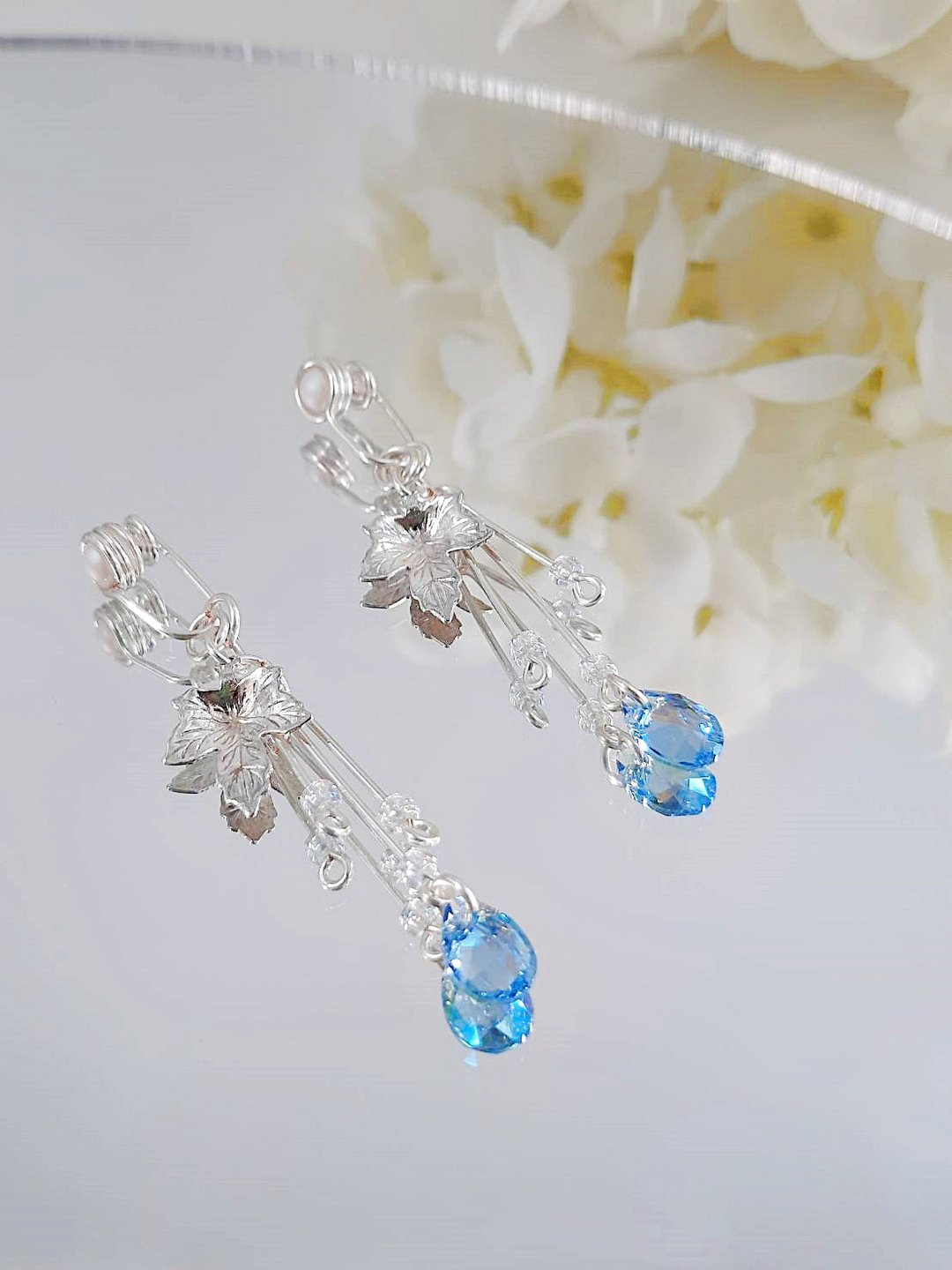 【水晶葡叶】葡萄叶型耳环Swarovski/艺术铜线(无痛耳夹/耳勾) - 耳环/耳夹 - 其他金属 多色