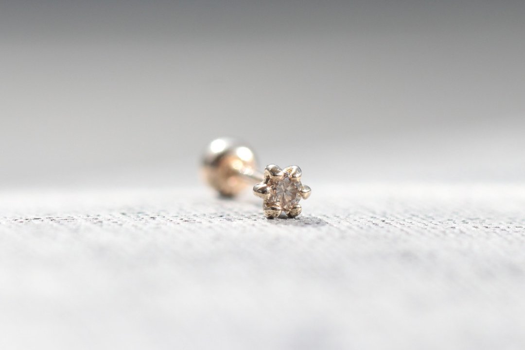 纯14K Flower Diamond Piercing 小花钻石锁珠耳环(单个) - 耳环/耳夹 - 贵金属 金色