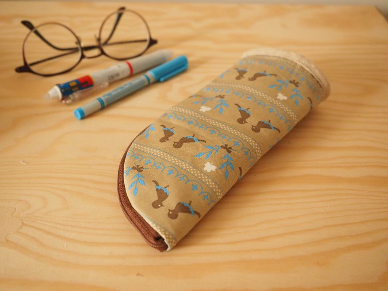 手工制作 啡色小鸟图案直立式笔袋 眼镜袋 餐具袋 - 铅笔盒/笔袋 - 棉．麻 多色
