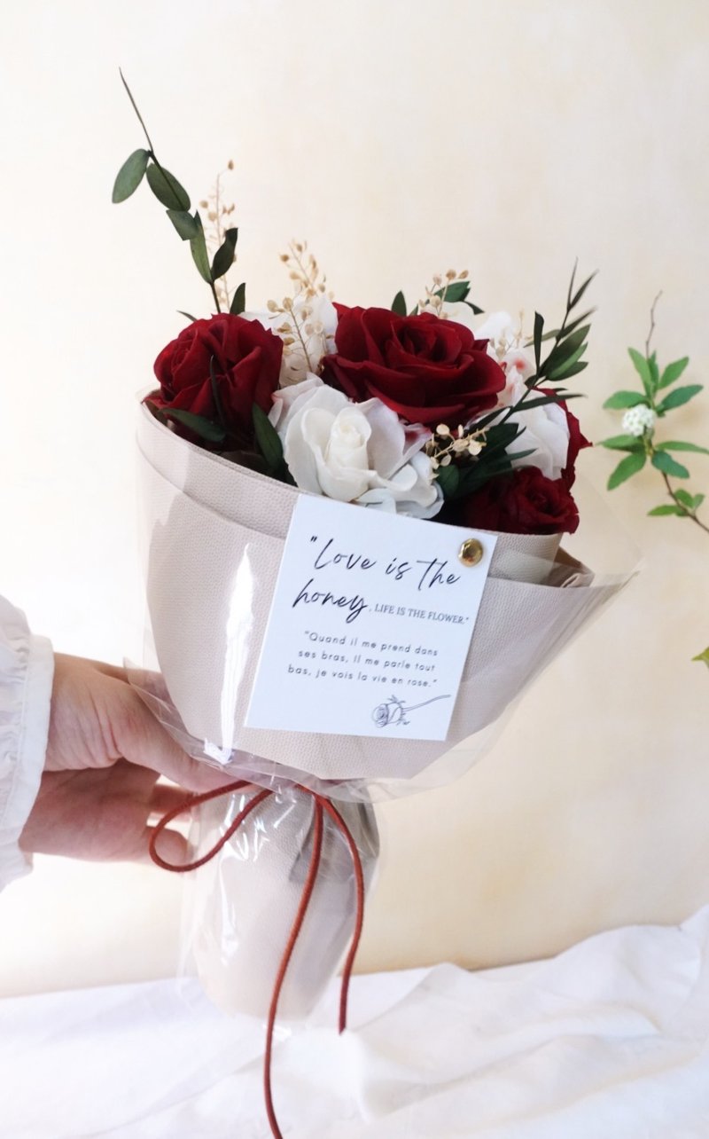 【爱你久久-9朵永生玫瑰圆型花束】情人节母亲节七夕毕业祭女神节 - 干燥花/捧花 - 植物．花 红色