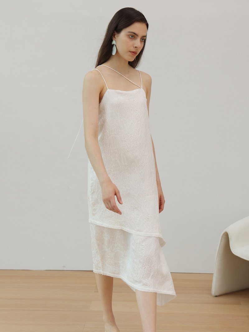 白色 真丝提花细肩带洋装 法式设计气质温柔风连身裙 不规则裙摆 - 洋装/连衣裙 - 丝．绢 白色