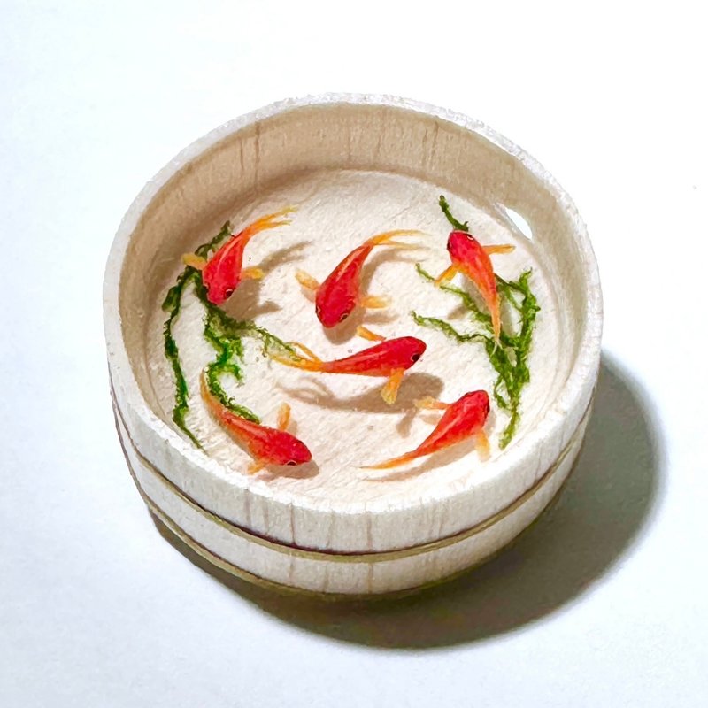 金鱼在木桶胸针中游动 - 胸针 - 树脂 红色