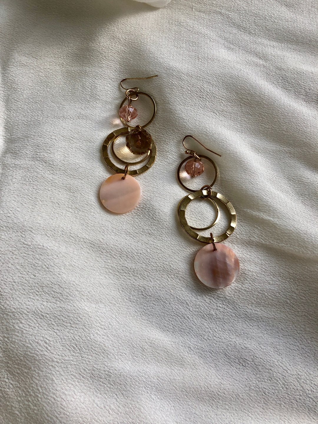 Vintage Pink Shell Gold Drop Earrings - 耳环/耳夹 - 贵金属 金色