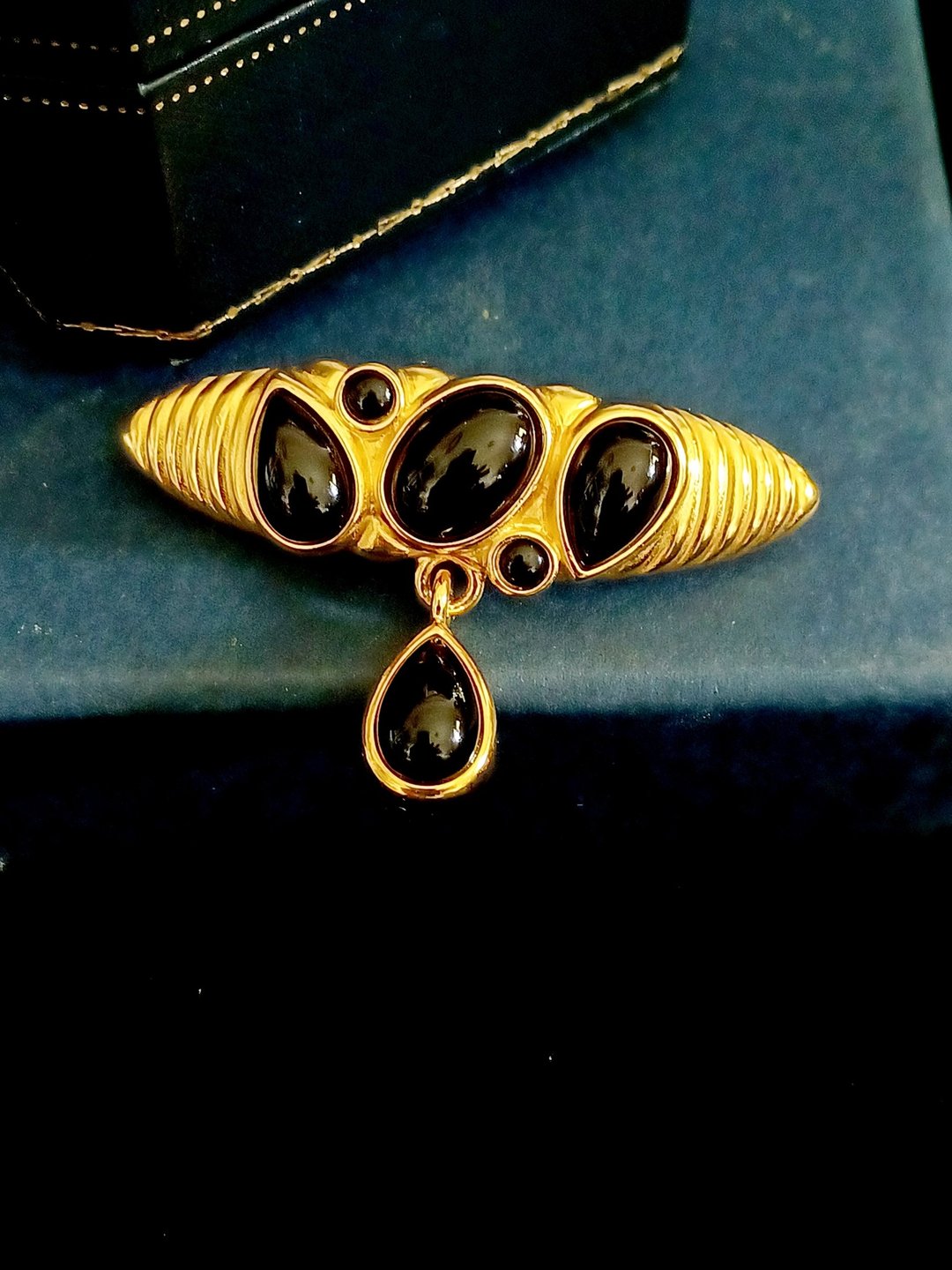 vintage jewelry  黑金色调艺术风格垂坠  别针 胸针 - 胸针 - 其他金属 