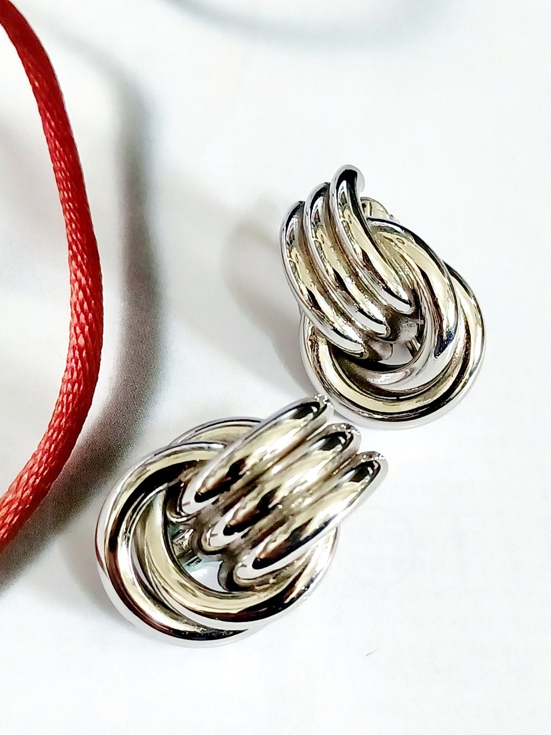 vintage jewelry Trifari 现代立体管结造型 夹式耳环 - 耳环/耳夹 - 其他金属 