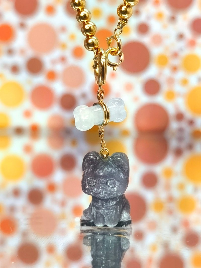 期间限定 - 18K金翡翠小狗与骨头吊坠 - 吊饰 - 宝石 