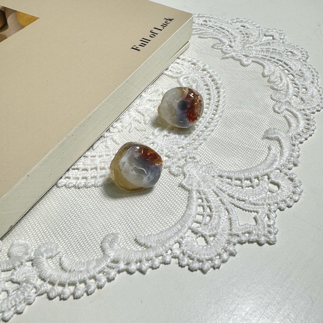 MMUMU 海风浪花矿石感设计耳环 316医疗钢耳针 HAND MADE - 耳环/耳夹 - 树脂 