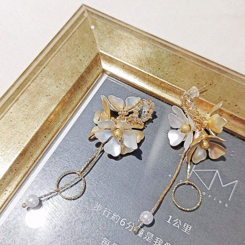 1KM 约定幸福•坠链哑光花耳环 - 耳环/耳夹 - 其他金属 