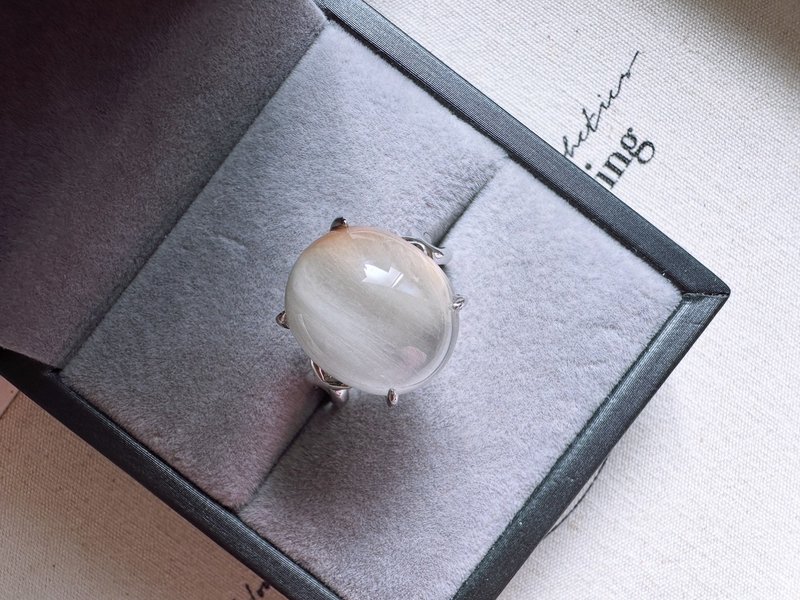白粉兔毛水晶银戒-White & Pink Rutilated Quartz Ring - 戒指 - 水晶 