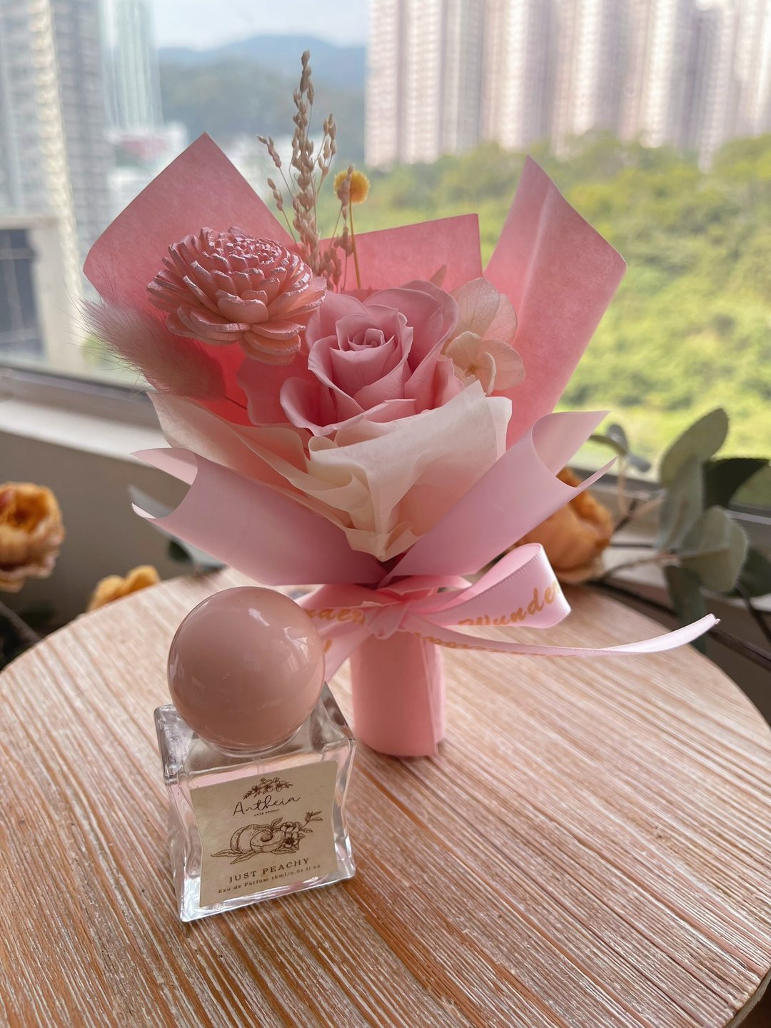 【香港花艺工作室】保鲜花香水礼盒 - 桃子青茶 Just Peachy - 香薰/精油/线香 - 植物．花 粉红色