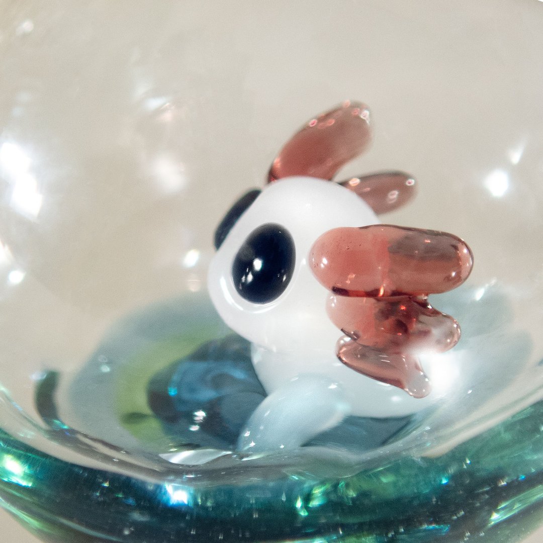 Axolotl necklace • Water Dragon lover blown glass art jewelry gift - 项链 - 玻璃 白色