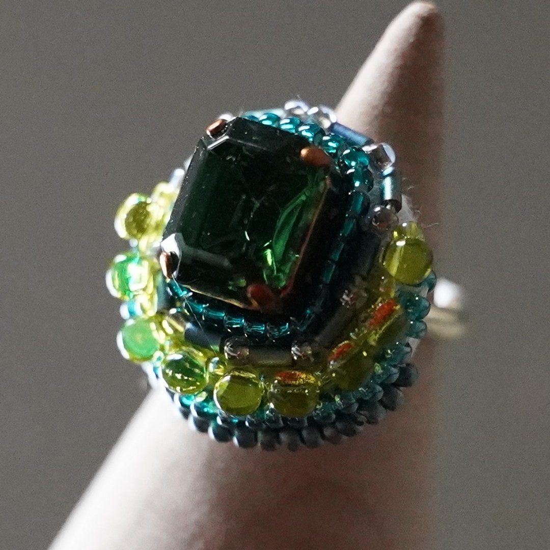 Talkative Ring 93 Free Size Bead Embroidery Ring Green - 戒指 - 塑料 绿色