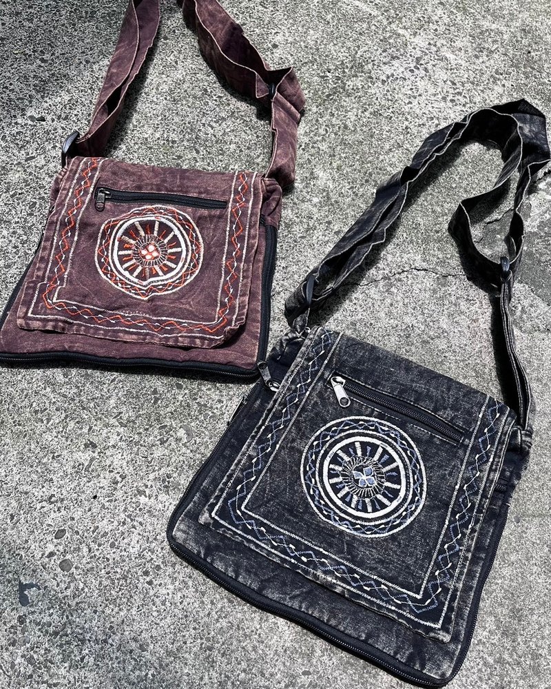 喜迎瑶 尼泊尔 蜡染 刺绣包 斜背包 民族风包包 嬉皮 小包 肩背 - 侧背包/斜挎包 - 棉．麻 咖啡色