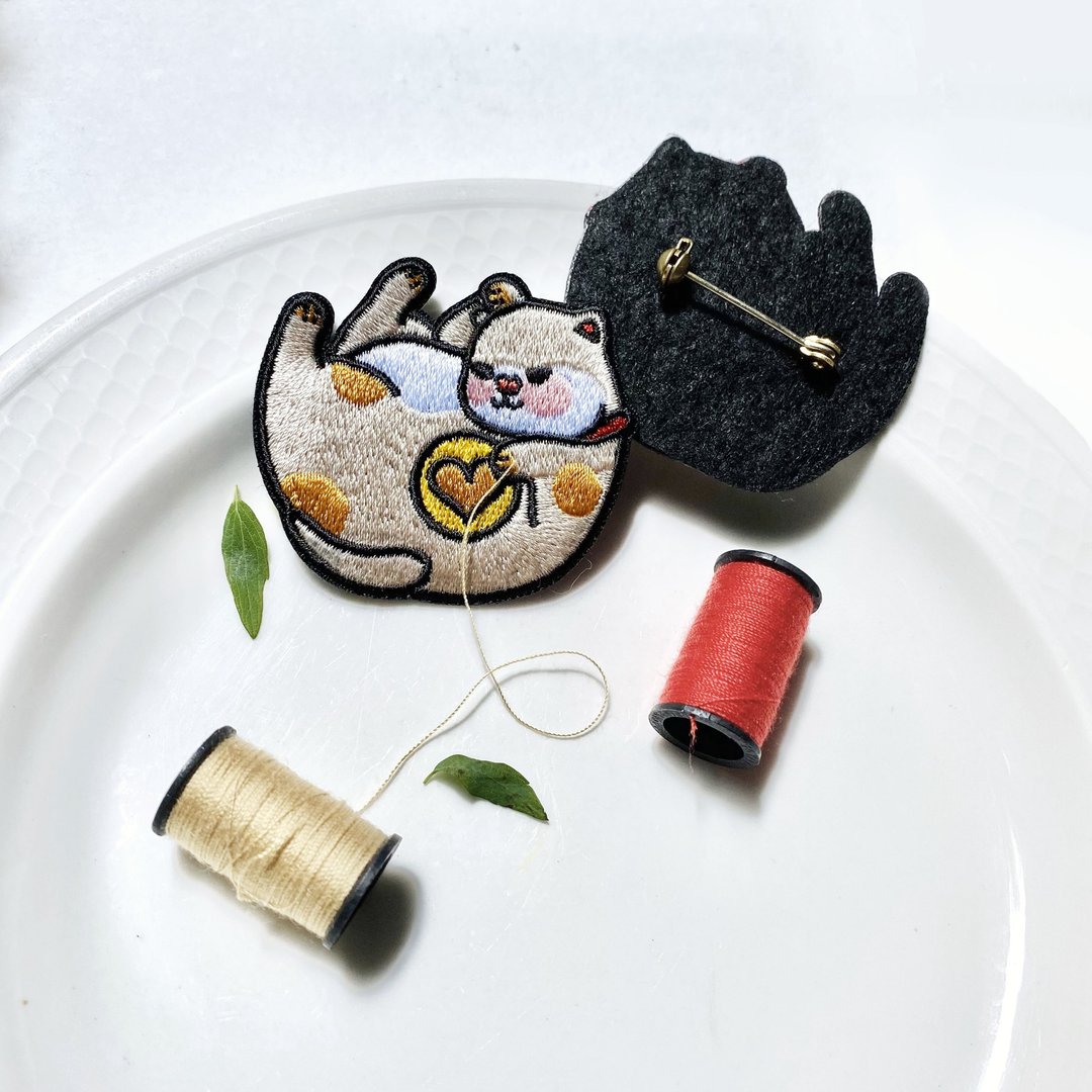 【招爱猫神仔Meowster】刺绣电绣/布章/徽章(别针/布贴) - 胸针 - 绣线 
