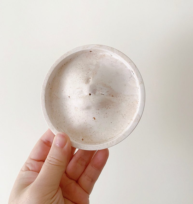 La Don - 嘴嘴-手作石膏线香座 - 香薰/精油/线香 - 其他材质 卡其色