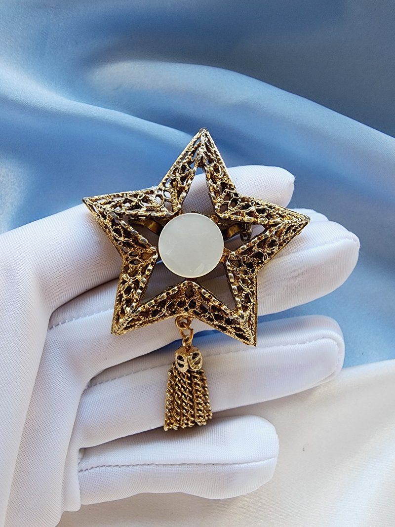 美国西洋古董饰品/ 立体镂空五芒星白贝流苏胸针/别针/复古首饰 - 胸针 - 其他金属 