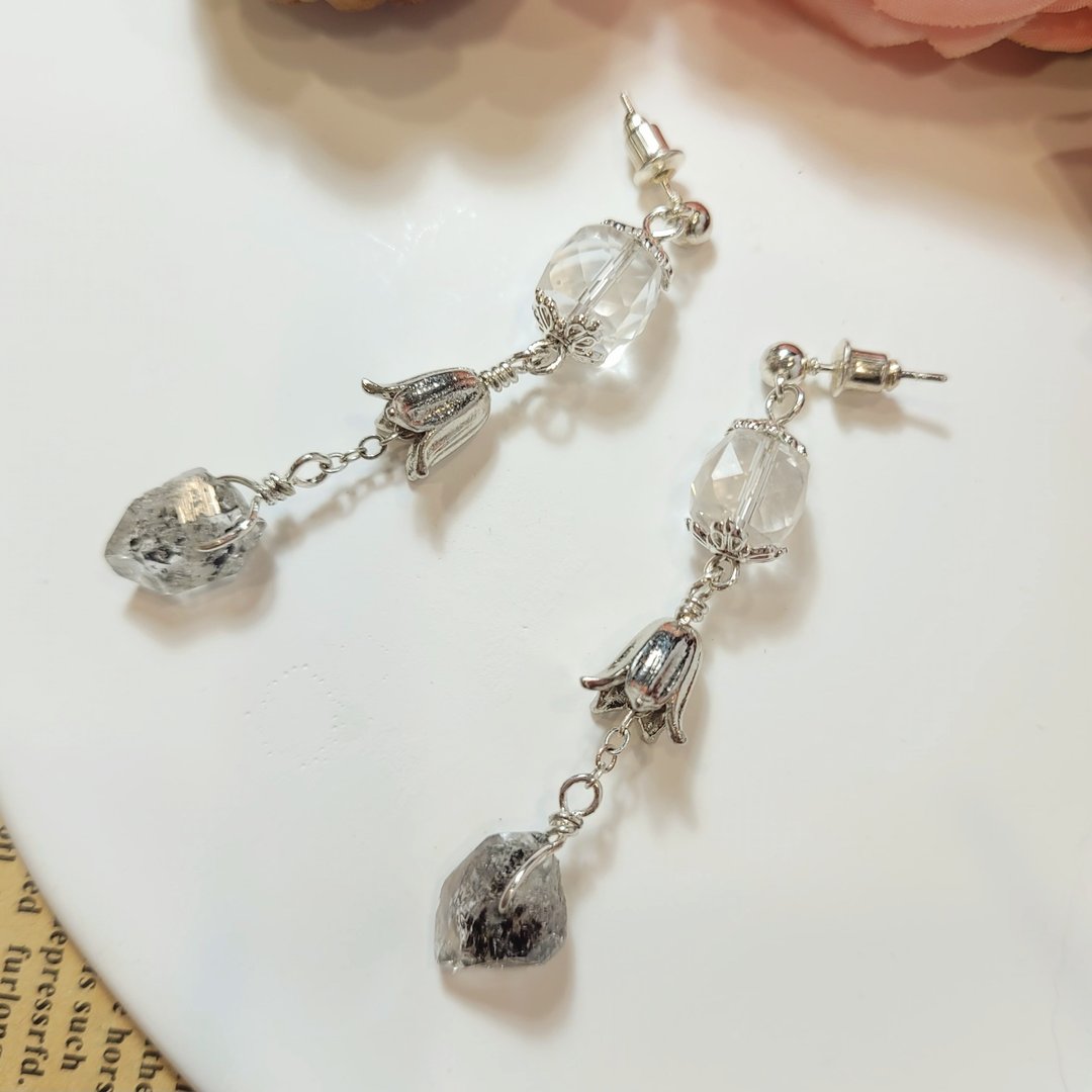 AgIo。闪灵钻(赫基蒙)/白水晶。设计款耳环 - 耳环/耳夹 - 水晶 