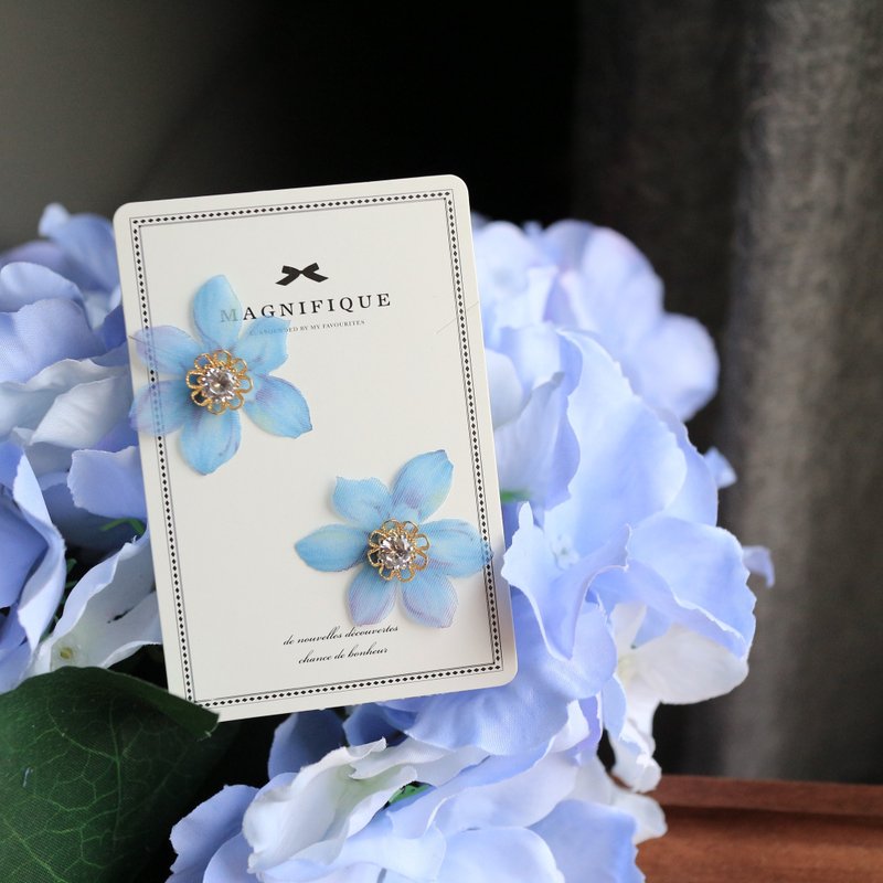 浪漫夢幻真絲紗﹣藍紫色手繪暈染水晶水鑽花朵耳環交換生日禮物 - 耳环/耳夹 - 丝．绢 蓝色