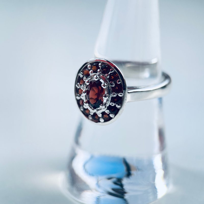 Luxury Garnet Ring 064 - 戒指 - 其他金属 银色