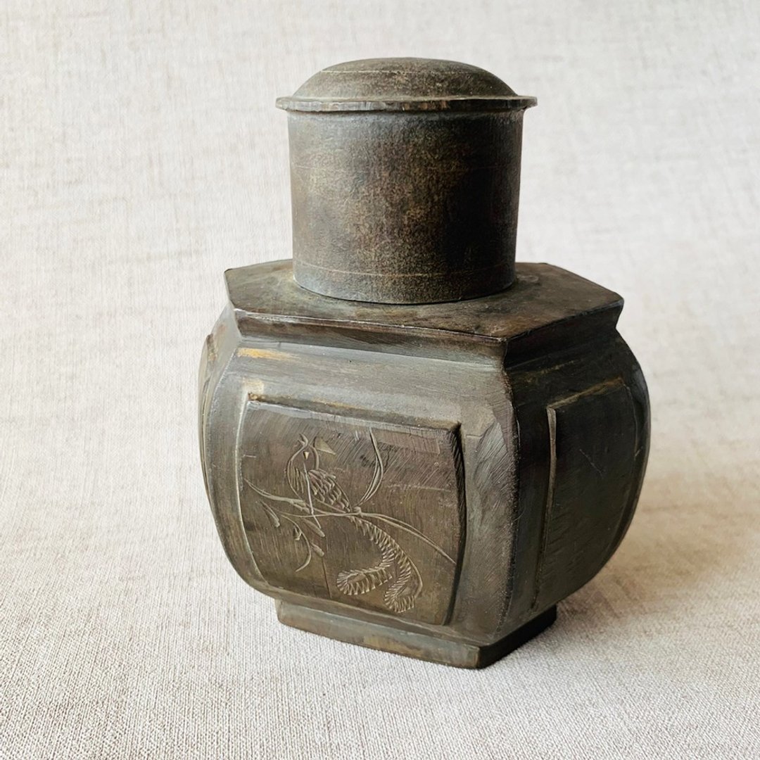 中国 清代厚锡花鸟雕饰茶罐 │ 金属工艺品 古典 雅致 古件 老物 - 其他 - 其他金属 银色