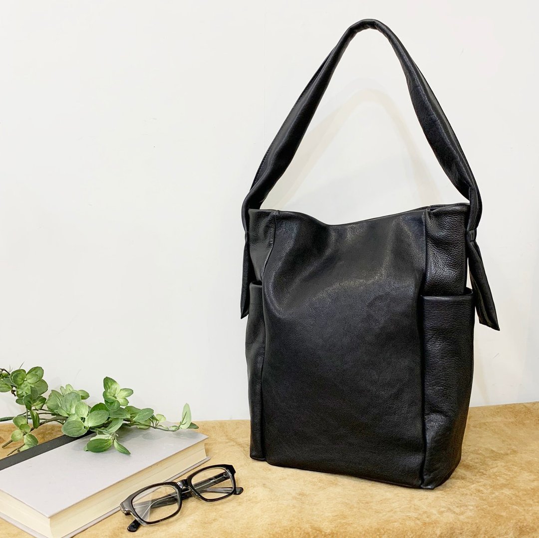 Cowhide vertical one-handle bag L size - 手提包/手提袋 - 真皮 黑色