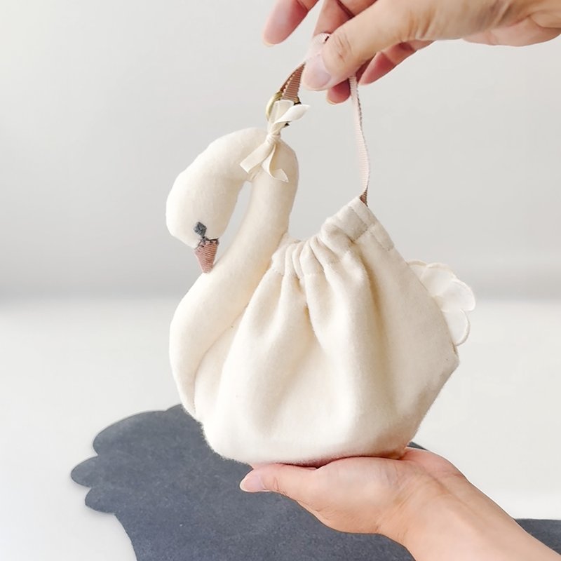 天鹅【收纳包 S 】白鸟束口袋 棉质 约30日出货 - 手提包/手提袋 - 棉．麻 白色