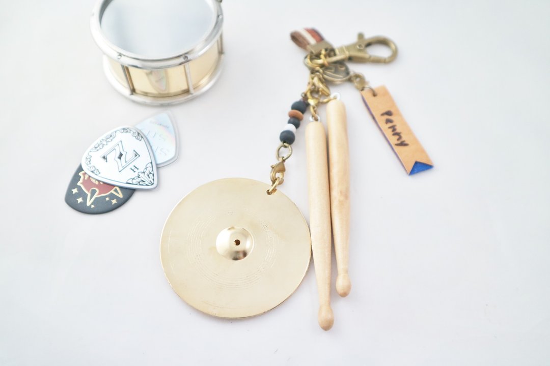 【闪亮鼓棒钹组 】mini Drum sticks 质感迷你模型吊饰 包装配件 - 吊饰 - 其他金属 多色