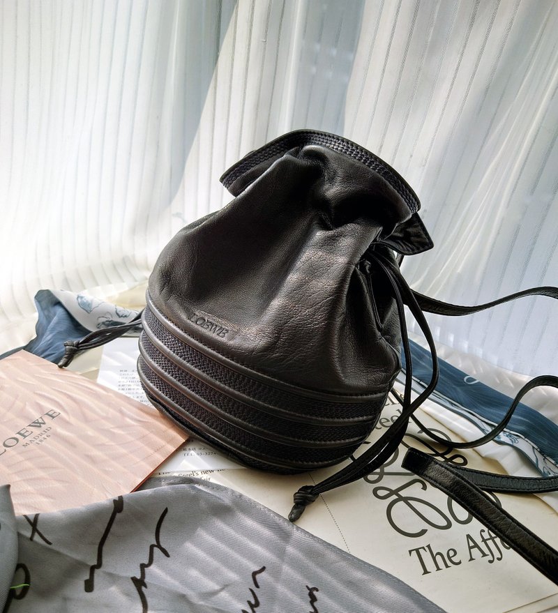 中古美品 Loewe福袋小圆桶束口袋水桶包肩背包斜挎包单肩包束绳包 - 侧背包/斜挎包 - 真皮 蓝色