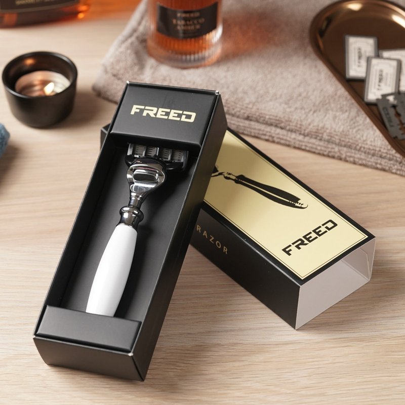 【FREED】两周年特仕款 - 五刀式刮胡刀 - 珍珠白 定制化刻字 - 男性清洁护肤品 - 其他金属 白色