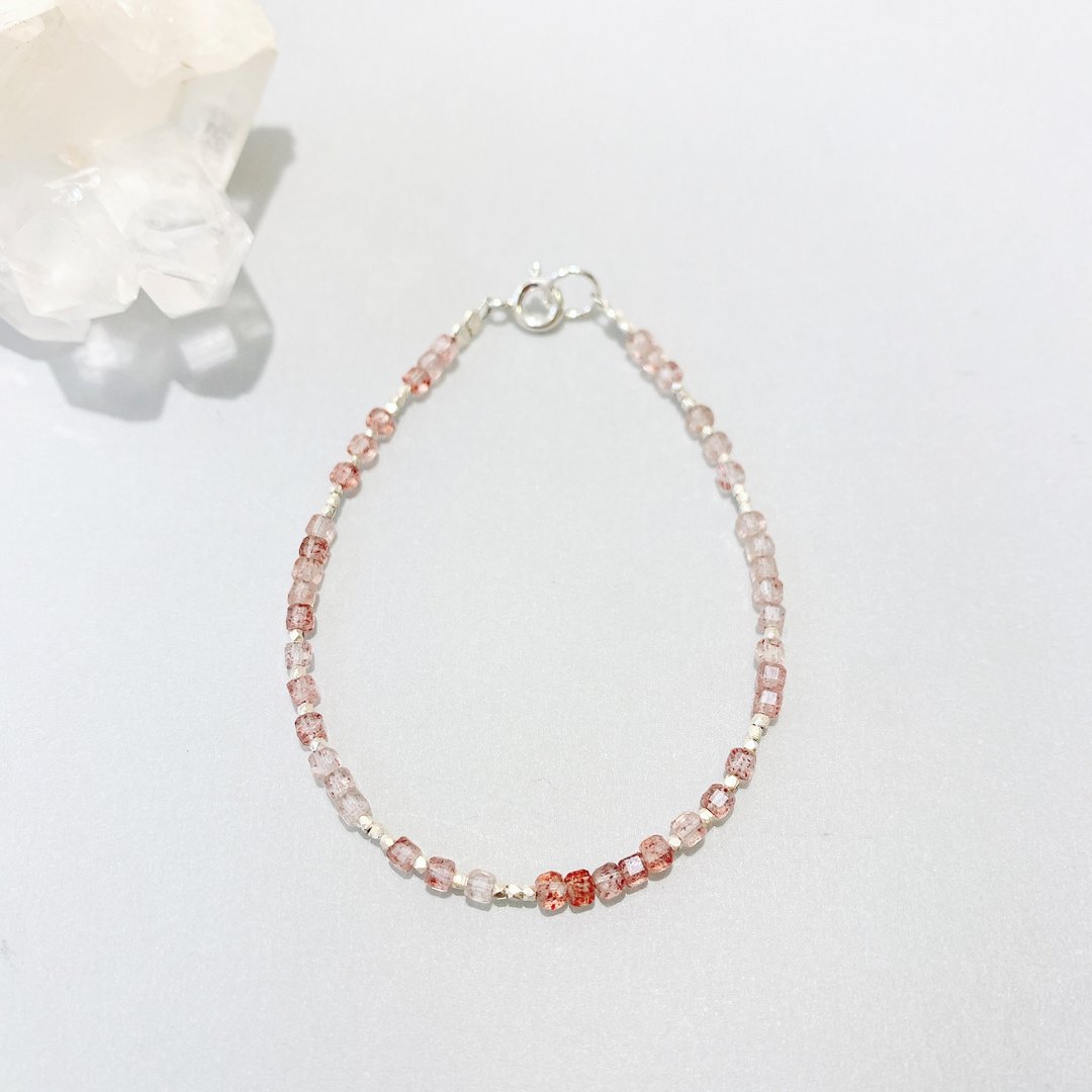 Ops Strawberry Crystal silver bracelet 草莓晶/925银/恋爱运 - 手链/手环 - 其他金属 粉红色
