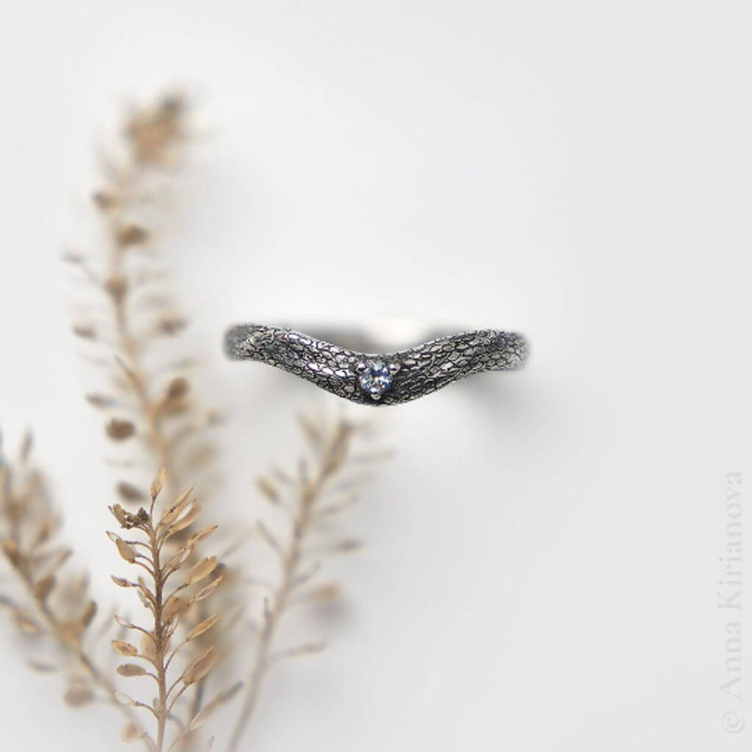 Scale Ring with Moonstone - 戒指 - 纯银 